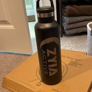BRAND NEW never used Zyia active 20 oz water bottle